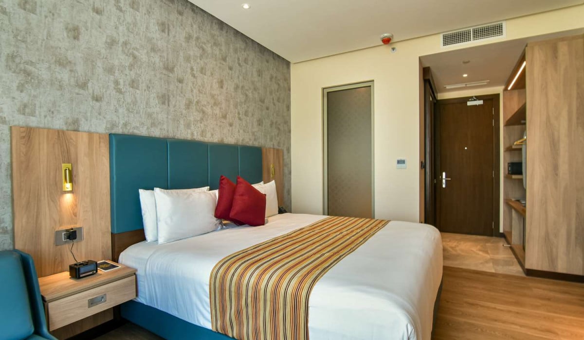 Golden Tulip Airport Hotel